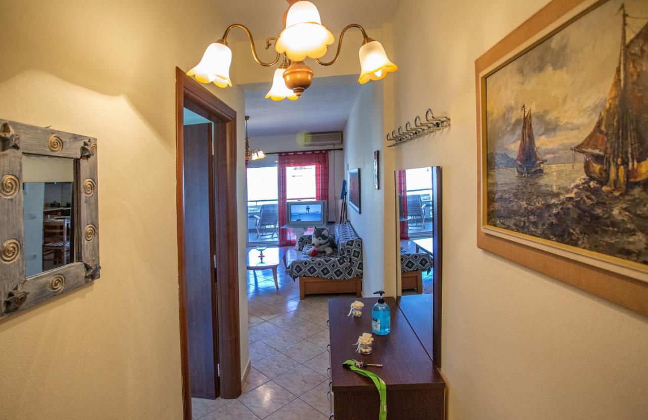 Villa Near The Sea House à Néa Péramos Extérieur photo