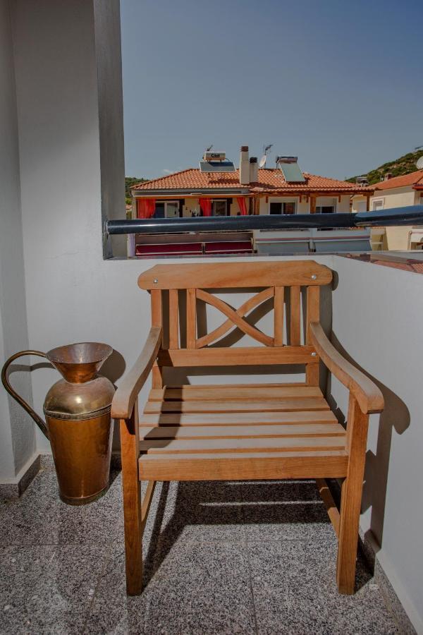 Villa Near The Sea House à Néa Péramos Extérieur photo